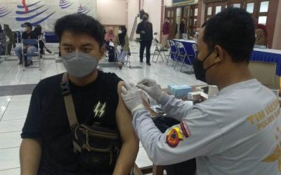 Gandeng Polres Subang, STIE Sutaatmadja Kembali Gelar Vaksinasi