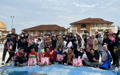 Free & Easy: Mahasiswa C4 STIESA Berolahraga dengan Mahasiswa KUIS