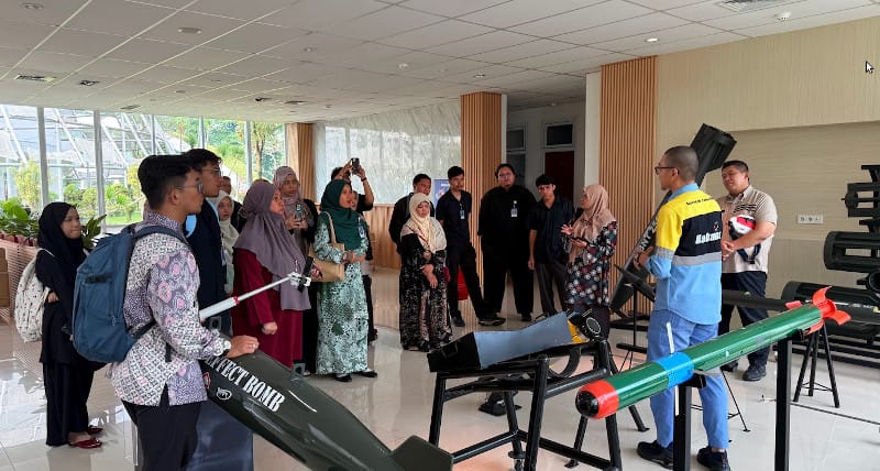Mahasiswa STIESA Subang dan UIS Malaysia Kunjungi PT Dahana, Pelajari Industri Bahan Peledak