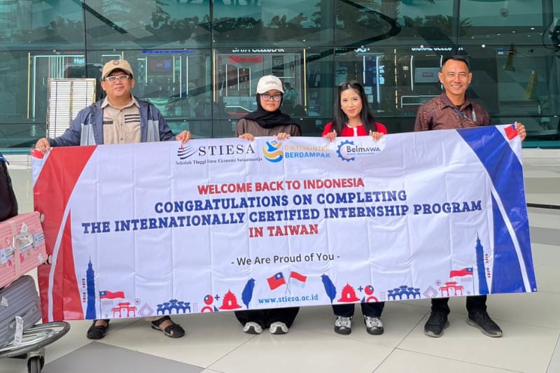 Banggakan Kampus, Mahasiswa STIESA Pulang Usai Magang di Perusahaan Taiwan